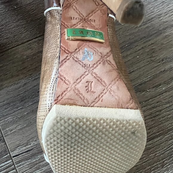 Adorable peep toe 6.5 stills to brown, tan, and off white edge with laces to tie - Picture 7 of 7